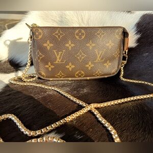 Louis Vuitton pochette mini